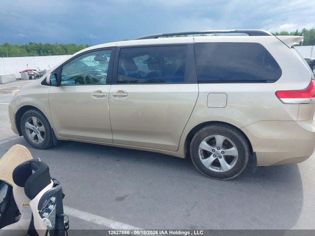 2013 Toyota Sienna Le მანქანა იყიდება აუქციონზე, vin: 5TDKK3DC9DS319036, აუქციონის ნომერი: 12627866