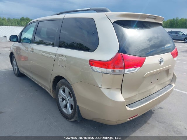 2013 Toyota Sienna Le მანქანა იყიდება აუქციონზე, vin: 5TDKK3DC9DS319036, აუქციონის ნომერი: 12627866
