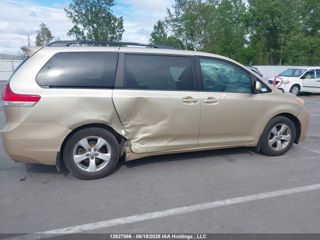 2013 Toyota Sienna Le მანქანა იყიდება აუქციონზე, vin: 5TDKK3DC9DS319036, აუქციონის ნომერი: 12627866