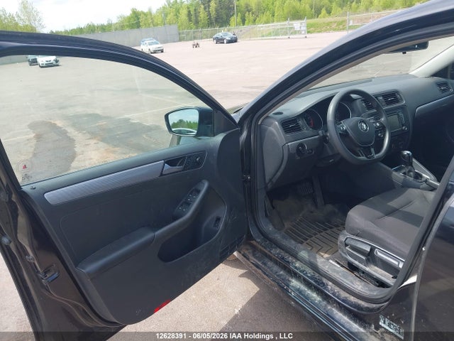 2015 Volkswagen Jetta 2.0l Trendline/2.0l Trendline+ მანქანა იყიდება აუქციონზე, vin: 3VW2K7AJ9FM348918, აუქციონის ნომერი: 12628391