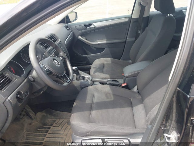 2015 Volkswagen Jetta 2.0l Trendline/2.0l Trendline+ მანქანა იყიდება აუქციონზე, vin: 3VW2K7AJ9FM348918, აუქციონის ნომერი: 12628391