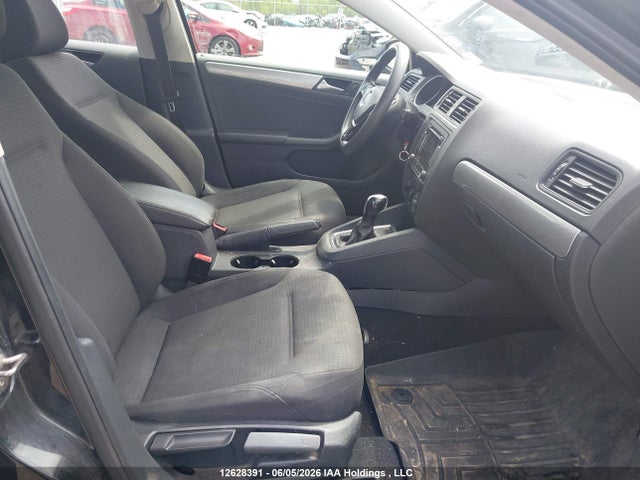 2015 Volkswagen Jetta 2.0l Trendline/2.0l Trendline+ მანქანა იყიდება აუქციონზე, vin: 3VW2K7AJ9FM348918, აუქციონის ნომერი: 12628391