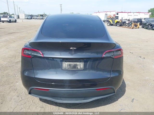 Tesla Model Y 2024 7SAYGDEDXRF992151 Image 16