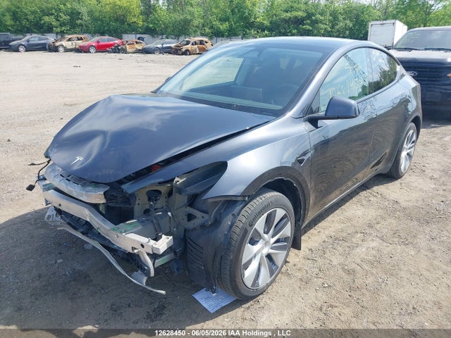 Tesla Model Y 2024 7SAYGDEDXRF992151 Image 2