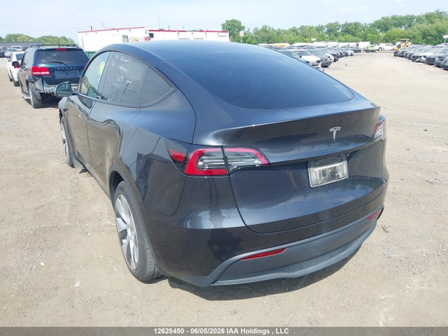 Tesla Model Y 2024 7SAYGDEDXRF992151 Image 3