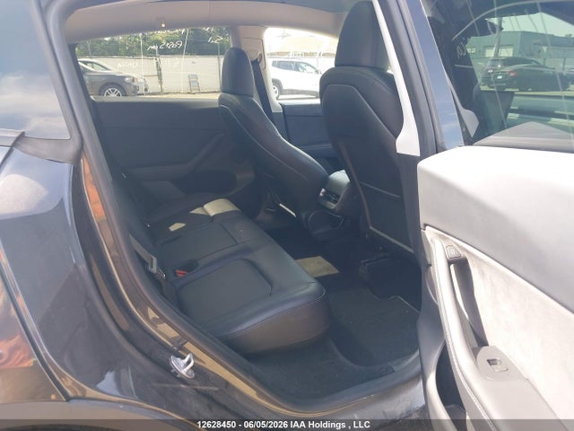 Tesla Model Y 2024 7SAYGDEDXRF992151 Image 8