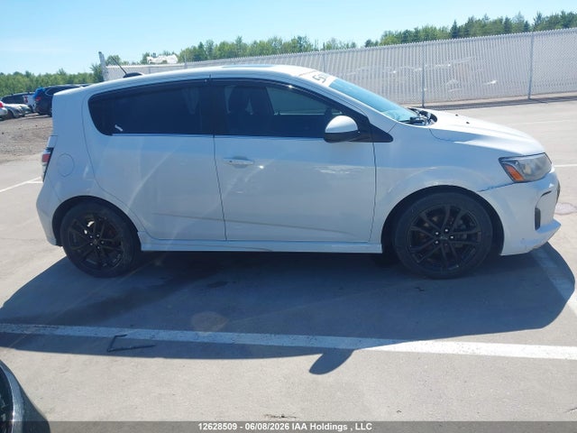 12628509 :رقم المزاد ، 1G1JF6SB3J4105770 vin ، 2018 Chevrolet Sonic Premier Auto مزاد بيع