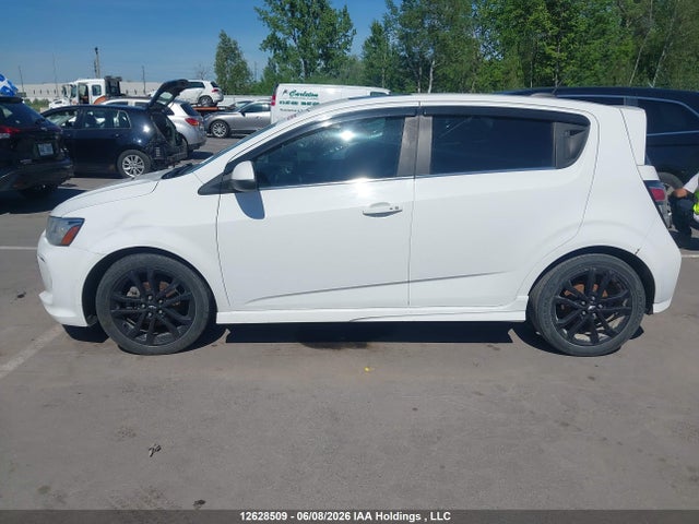 12628509 :رقم المزاد ، 1G1JF6SB3J4105770 vin ، 2018 Chevrolet Sonic Premier Auto مزاد بيع