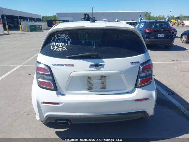 12628509 :رقم المزاد ، 1G1JF6SB3J4105770 vin ، 2018 Chevrolet Sonic Premier Auto مزاد بيع