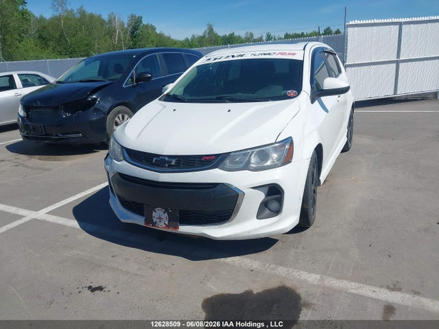 12628509 :رقم المزاد ، 1G1JF6SB3J4105770 vin ، 2018 Chevrolet Sonic Premier Auto مزاد بيع