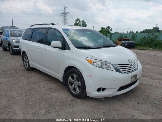 2015 Toyota Sienna Le V6 მანქანა იყიდება აუქციონზე, vin: 5TDKK3DC6FS607812, აუქციონის ნომერი: 12628584