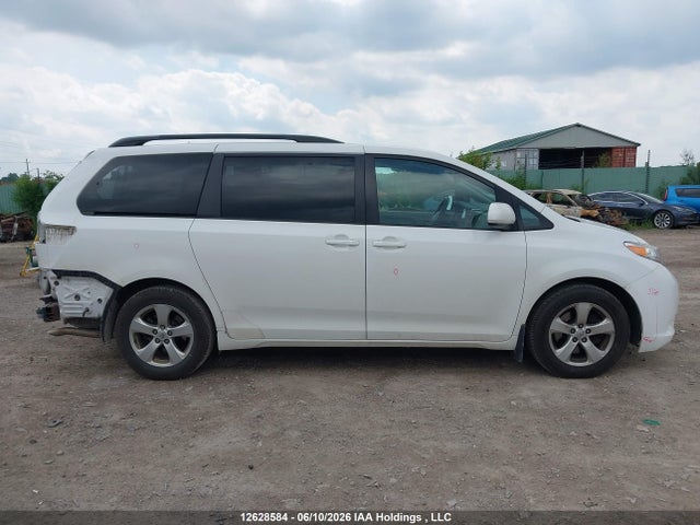 Aukcja sprzedaży 2015 Toyota Sienna Le V6, vin: 5TDKK3DC6FS607812, numer aukcji: 12628584