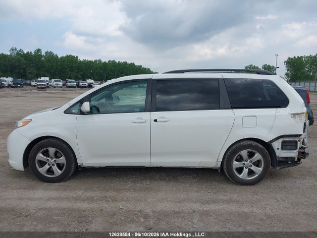 Aukcja sprzedaży 2015 Toyota Sienna Le V6, vin: 5TDKK3DC6FS607812, numer aukcji: 12628584