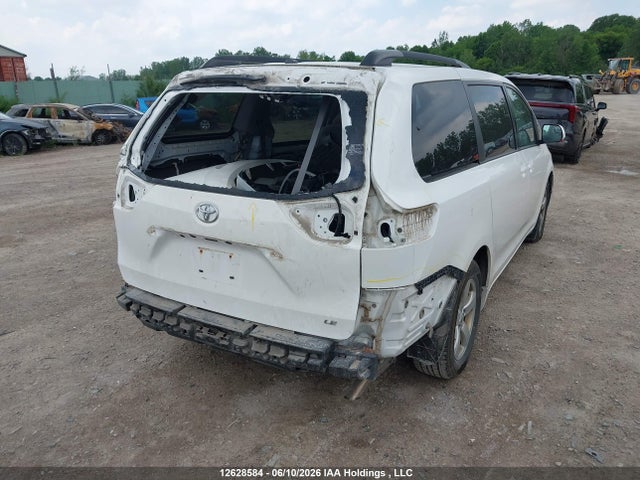 Aukcja sprzedaży 2015 Toyota Sienna Le V6, vin: 5TDKK3DC6FS607812, numer aukcji: 12628584