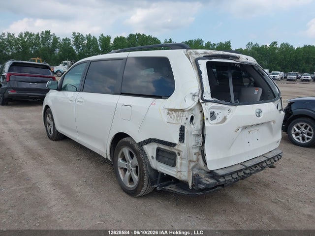 Aukcja sprzedaży 2015 Toyota Sienna Le V6, vin: 5TDKK3DC6FS607812, numer aukcji: 12628584