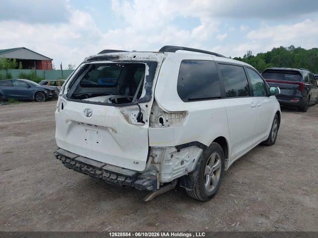Aukcja sprzedaży 2015 Toyota Sienna Le V6, vin: 5TDKK3DC6FS607812, numer aukcji: 12628584