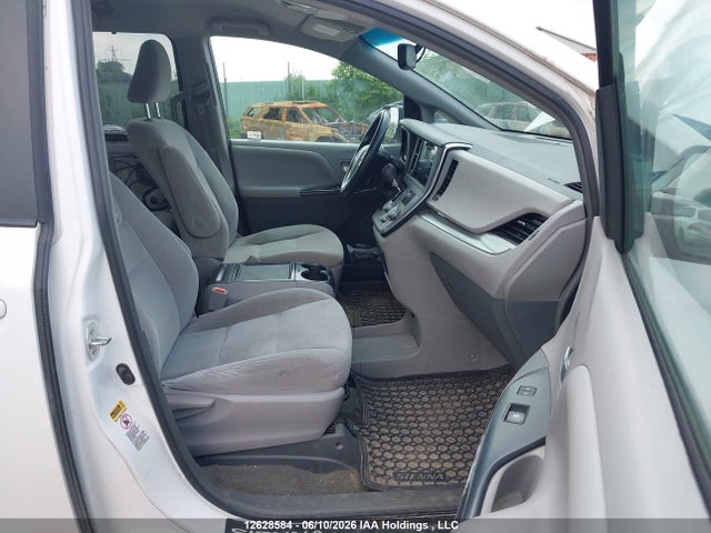 Aukcja sprzedaży 2015 Toyota Sienna Le V6, vin: 5TDKK3DC6FS607812, numer aukcji: 12628584