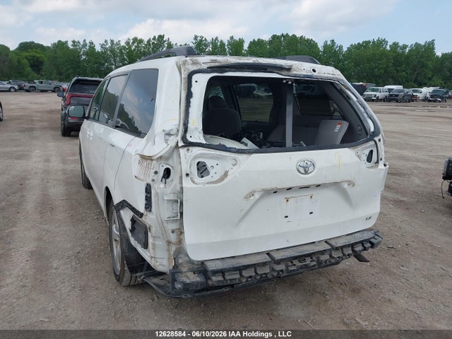 Aukcja sprzedaży 2015 Toyota Sienna Le V6, vin: 5TDKK3DC6FS607812, numer aukcji: 12628584