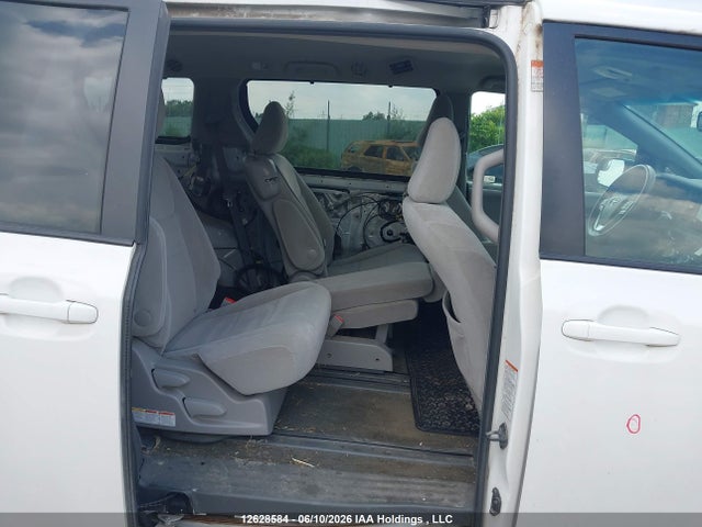 Aukcja sprzedaży 2015 Toyota Sienna Le V6, vin: 5TDKK3DC6FS607812, numer aukcji: 12628584