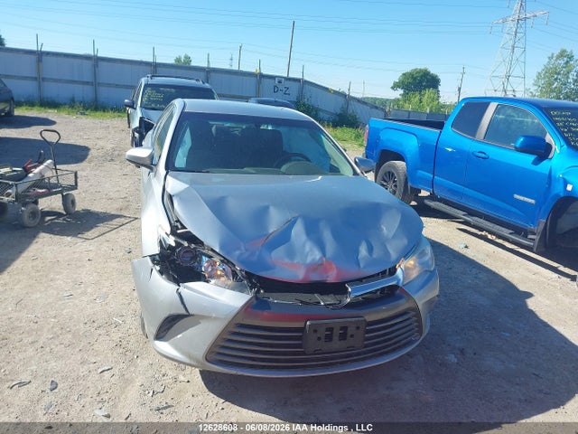 2015 Toyota Camry Le/xle/se/xse მანქანა იყიდება აუქციონზე, vin: 4T1BF1FK7FU024573, აუქციონის ნომერი: 12628608