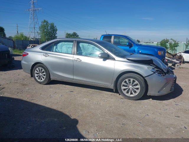 2015 Toyota Camry Le/xle/se/xse მანქანა იყიდება აუქციონზე, vin: 4T1BF1FK7FU024573, აუქციონის ნომერი: 12628608
