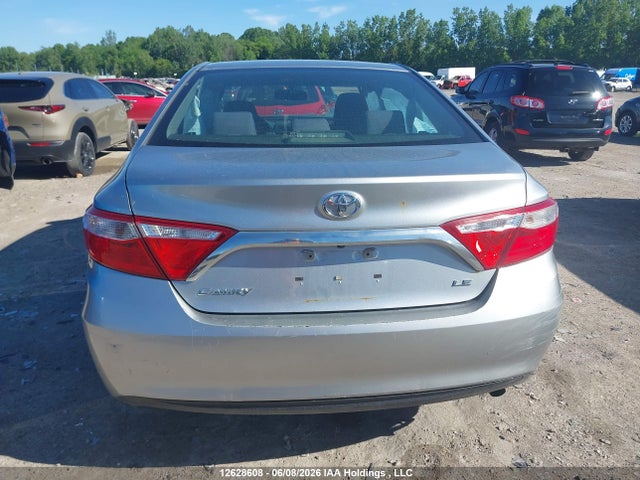 2015 Toyota Camry Le/xle/se/xse მანქანა იყიდება აუქციონზე, vin: 4T1BF1FK7FU024573, აუქციონის ნომერი: 12628608