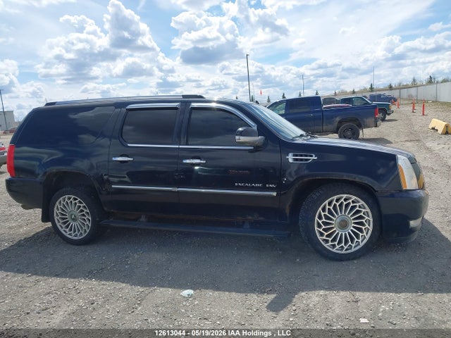 12613044 :رقم المزاد ، 1GYS4JEF5BR261424 vin ، 2011 Cadillac Escalade Esv Premium مزاد بيع