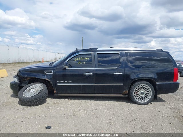 12613044 :رقم المزاد ، 1GYS4JEF5BR261424 vin ، 2011 Cadillac Escalade Esv Premium مزاد بيع