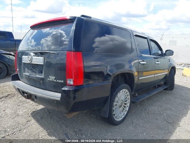 12613044 :رقم المزاد ، 1GYS4JEF5BR261424 vin ، 2011 Cadillac Escalade Esv Premium مزاد بيع