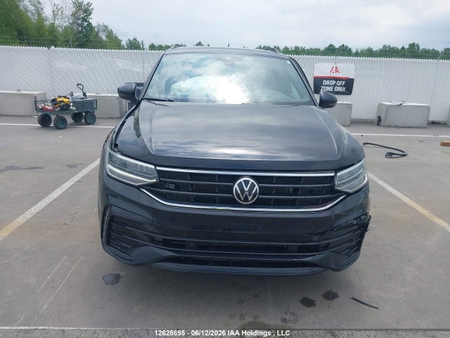 2022 Volkswagen Tiguan Comfortline R-line Black Edition მანქანა იყიდება აუქციონზე, vin: 3VV8B7AX4NM057972, აუქციონის ნომერი: 12628695