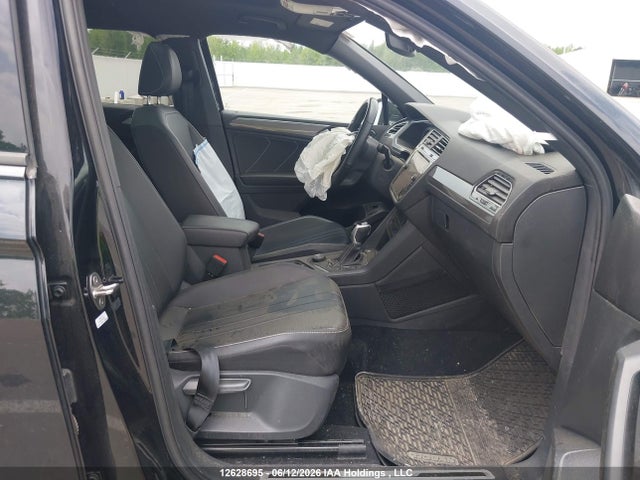 2022 Volkswagen Tiguan Comfortline R-line Black Edition მანქანა იყიდება აუქციონზე, vin: 3VV8B7AX4NM057972, აუქციონის ნომერი: 12628695