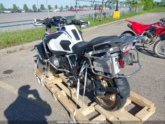 Продаж на аукціоні авто 2021 Bmw R 1250 Gs Adventure, vin: WB10M1305M6E71036, номер лоту: 12628722