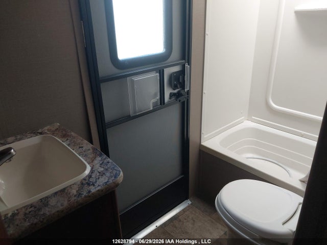 4YDT29920FB451410 Keystone Outback