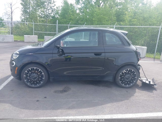 Продажа на аукционе авто 2024 Fiat 500 E Red, vin: ZFAFFAA41RX221876, номер лота: 12628816