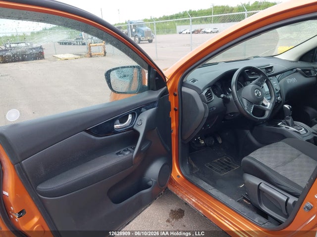 2018 Nissan Qashqai S/sl/sv მანქანა იყიდება აუქციონზე, vin: JN1BJ1CR2JW282617, აუქციონის ნომერი: 12628909