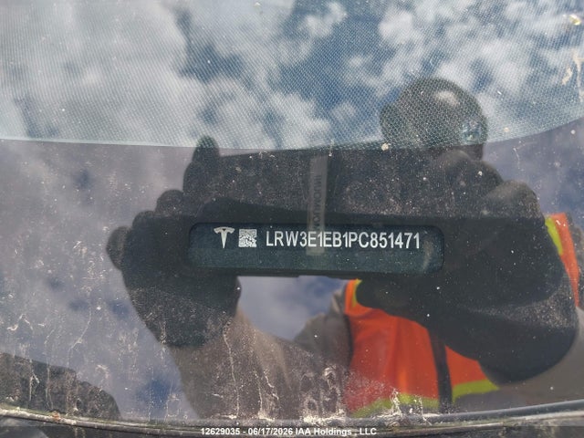 12629035 :رقم المزاد ، LRW3E1EB1PC851471 vin ، 2023 Tesla Model 3 Long Range مزاد بيع