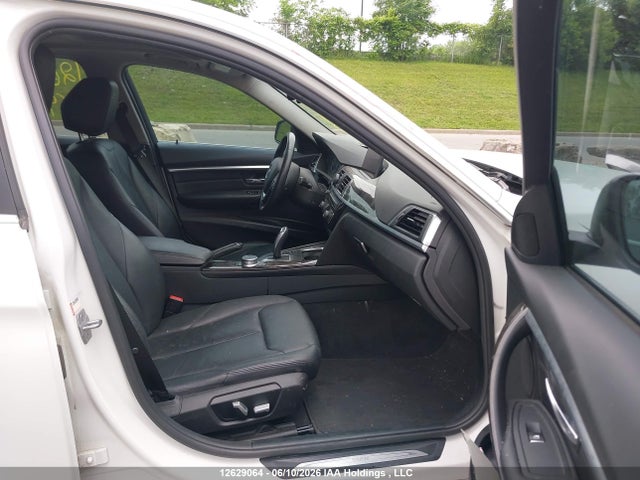 WBA8A3C31HK692869 BMW 320i Xdrive