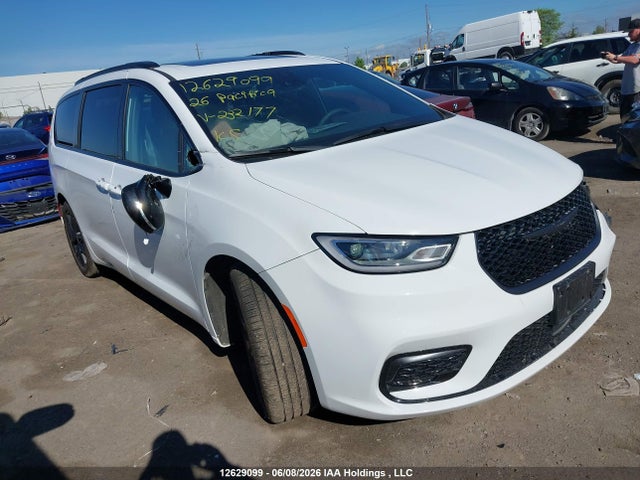 Chrysler Pacifica Limited 2026 2C4RC1GG0TR232177 Image 13