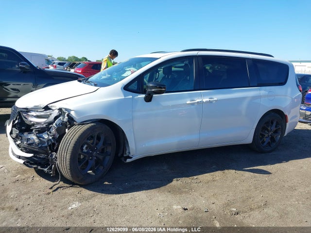 Chrysler Pacifica Limited 2026 2C4RC1GG0TR232177 Image 14