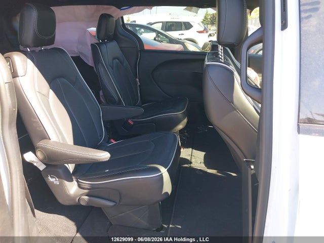 Chrysler Pacifica Limited 2026 2C4RC1GG0TR232177 Image 8