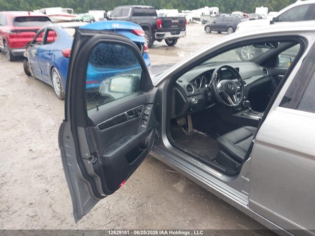 2014 Mercedes-benz C 350 4matic მანქანა იყიდება აუქციონზე, vin: WDDGF8JB2EG184549, აუქციონის ნომერი: 12629101