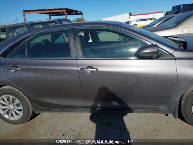 12629125 :رقم المزاد ، 4T1BF1FK7FU489130 vin ، 2015 Toyota Camry Le/xle/se/xse مزاد بيع