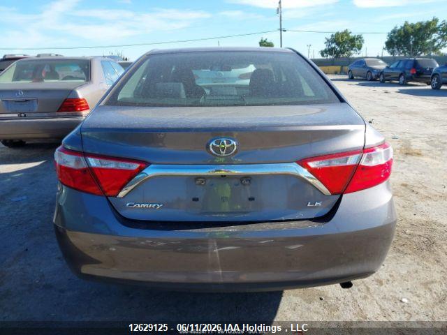 12629125 :رقم المزاد ، 4T1BF1FK7FU489130 vin ، 2015 Toyota Camry Le/xle/se/xse مزاد بيع