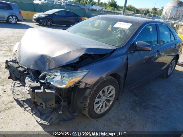 12629125 :رقم المزاد ، 4T1BF1FK7FU489130 vin ، 2015 Toyota Camry Le/xle/se/xse مزاد بيع