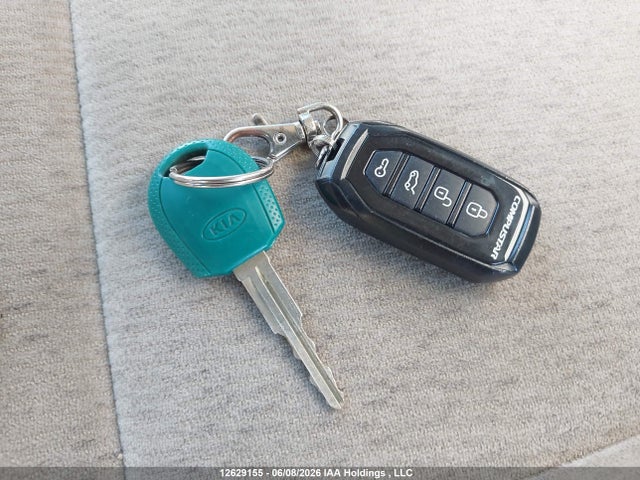 Продажа на аукционе авто 2005 Kia Sedona Lx, vin: KNDUP131156757159, номер лота: 12629155