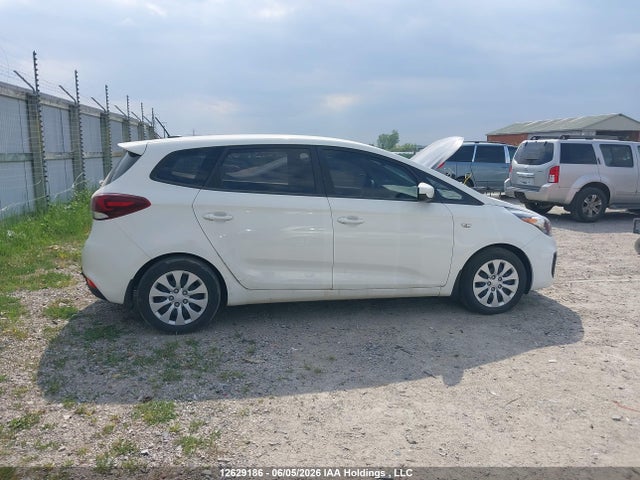 12629186 :رقم المزاد ، KNAHT8A39H7190057 vin ، 2017 Kia Rondo مزاد بيع