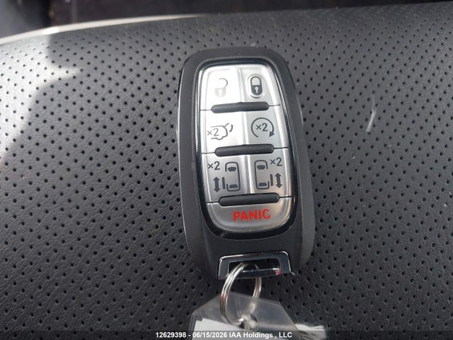 Chrysler Pacifica Limited 2026 2C4RC1GG3TR252293 Image 11