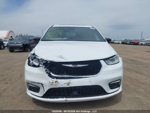 Chrysler Pacifica Limited 2026 2C4RC1GG3TR252293 Image 13