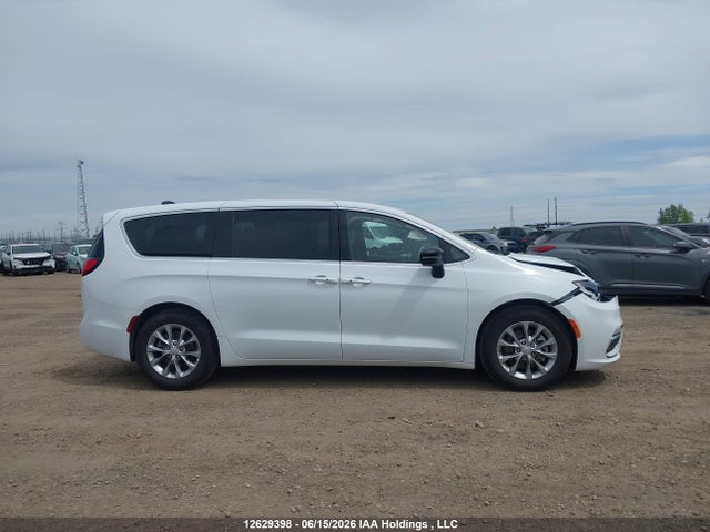 Chrysler Pacifica Limited 2026 2C4RC1GG3TR252293 Image 14