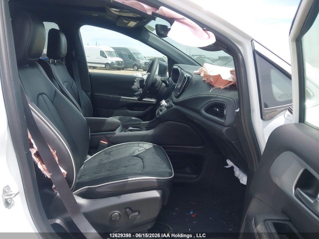 Chrysler Pacifica Limited 2026 2C4RC1GG3TR252293 Image 5